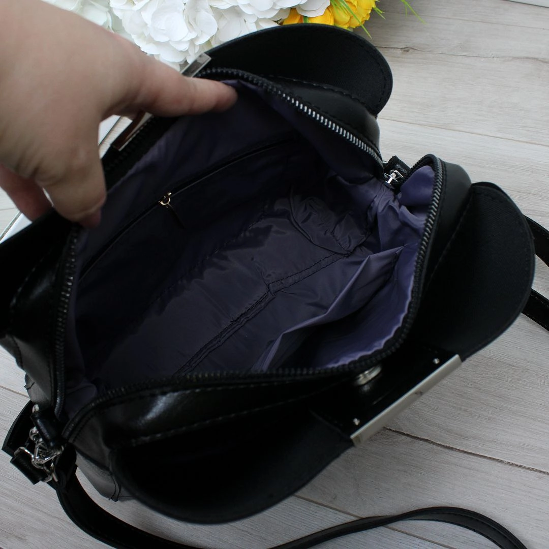 Жіноча сумка чорна кроко з еко-шкіри, класичний стиль, містка та зручна